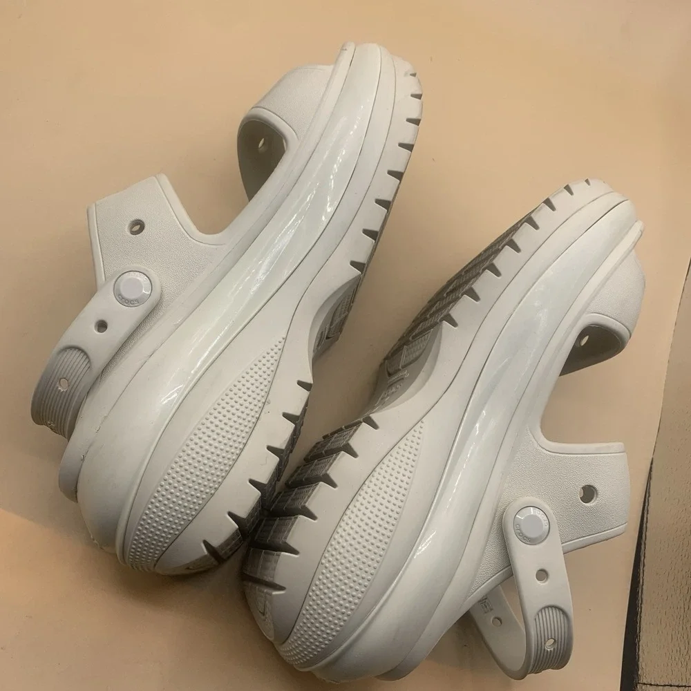 Crocs Classic Mega Crush Sandal Women's Thick Soled Chunky Sandals Beige Size 8